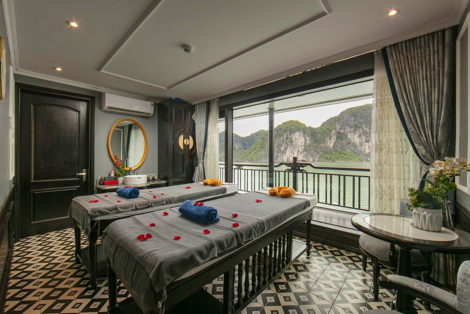 Massage & Spa