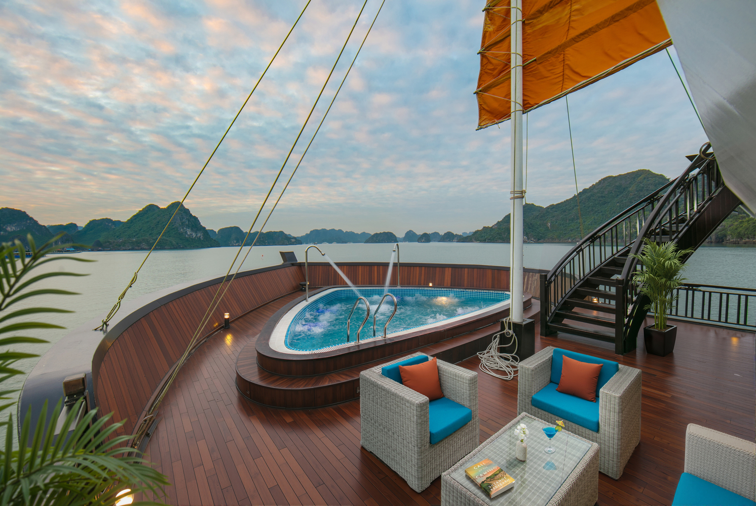 Swimming Pool & Jacuzzi