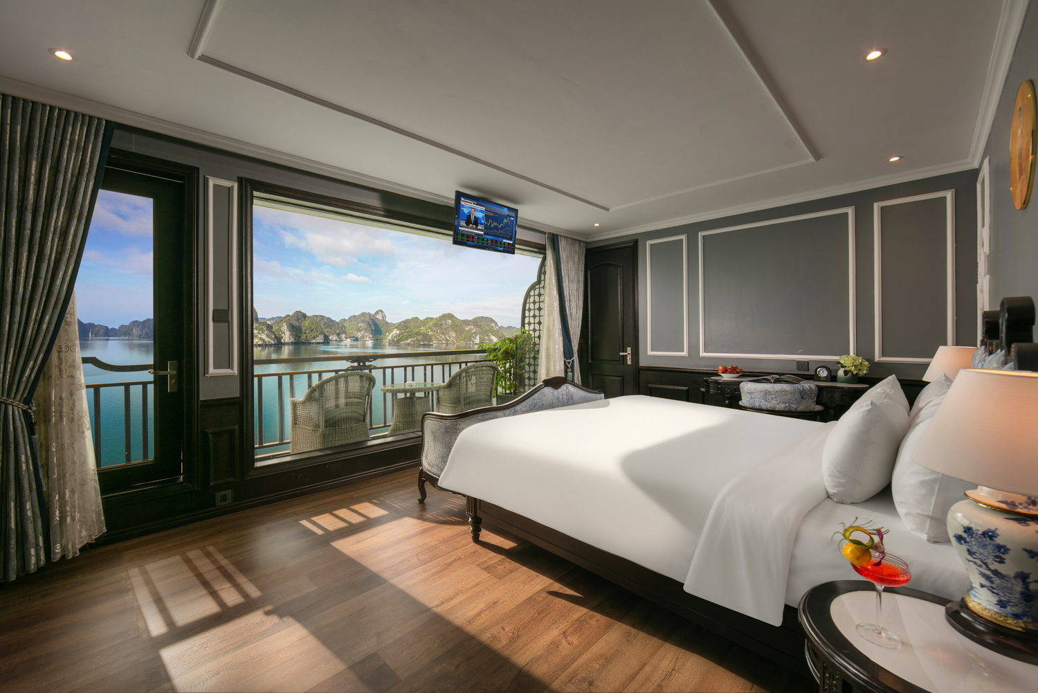 Luxury Grand Double/ Twin Suite Full Ocean View With Private Balcony 3rd Floor